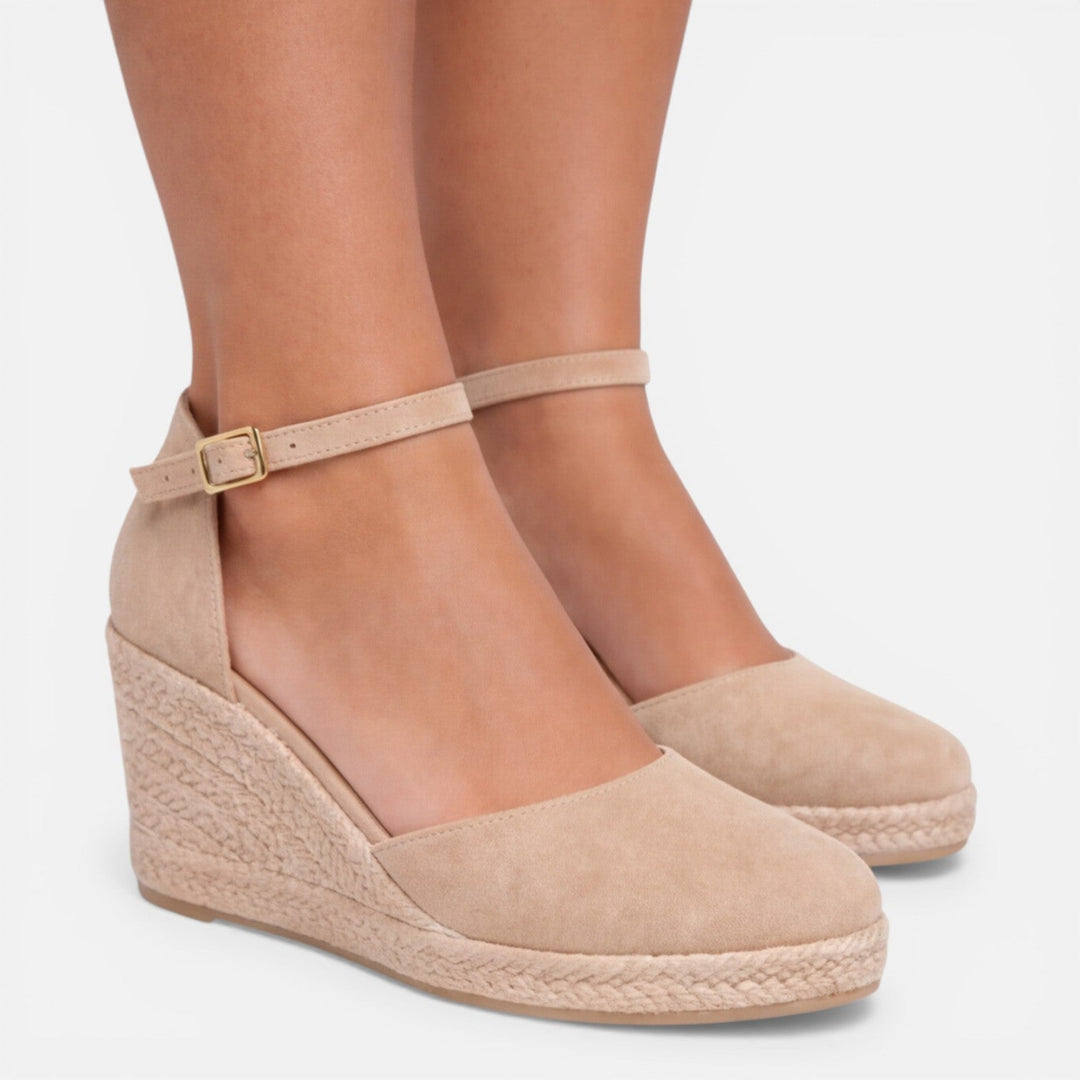 Elegant women's platform wedge sandals with an espadrille design, ideal for stylish beach trips & casual summer events.