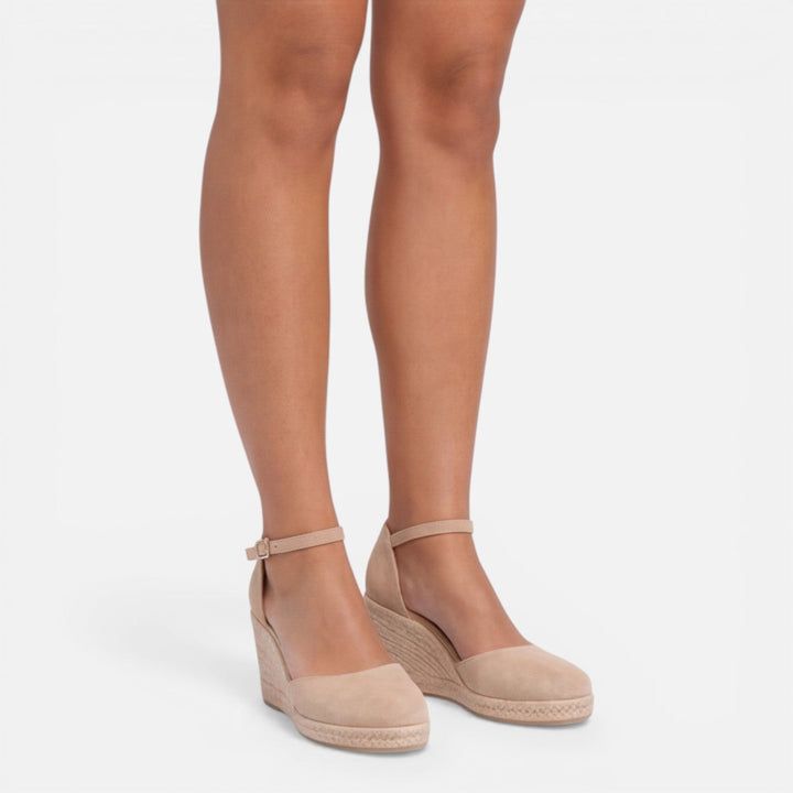 Versatile women's platform wedge espadrille sandals; closed toe & ankle strap ensure secure, stylish summer comfort.
