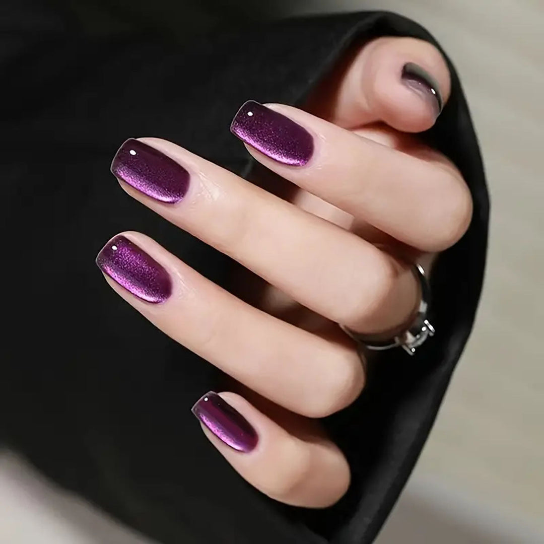 Women's gel polish manicure kit. Experience salon-quality, long-lasting shine and vibrant nail art easily at home.