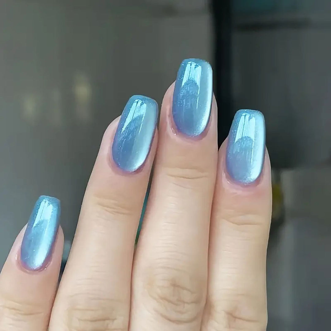 Premium gel nail polish kit for women. Enjoy brilliant shine, chip-resistant wear & rich, vibrant colors at home.