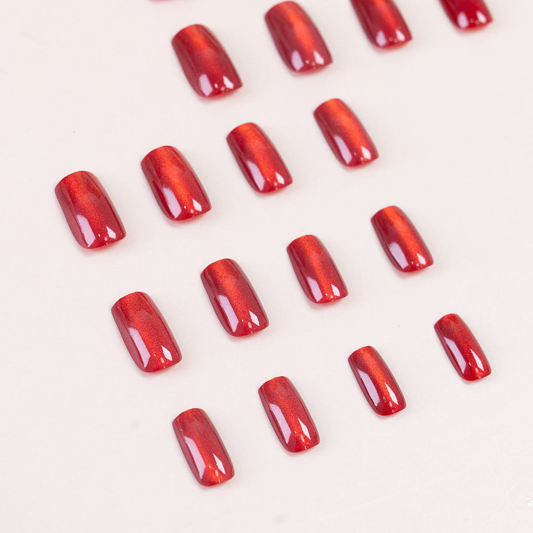 Long-lasting gel nail polish kit for women. Professional quality at-home manicure with brilliant, vibrant colors.