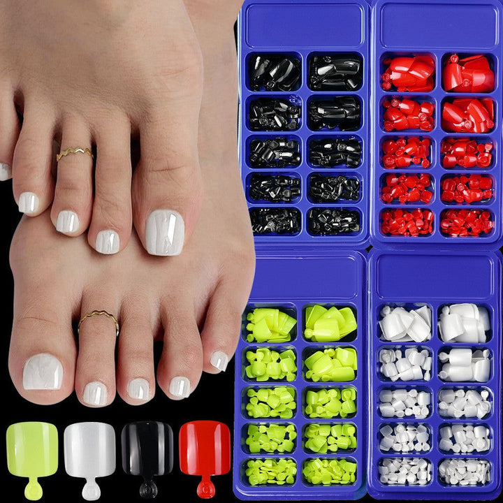 Elegant false nails kit for women, perfect for stunning nail art and beauty.