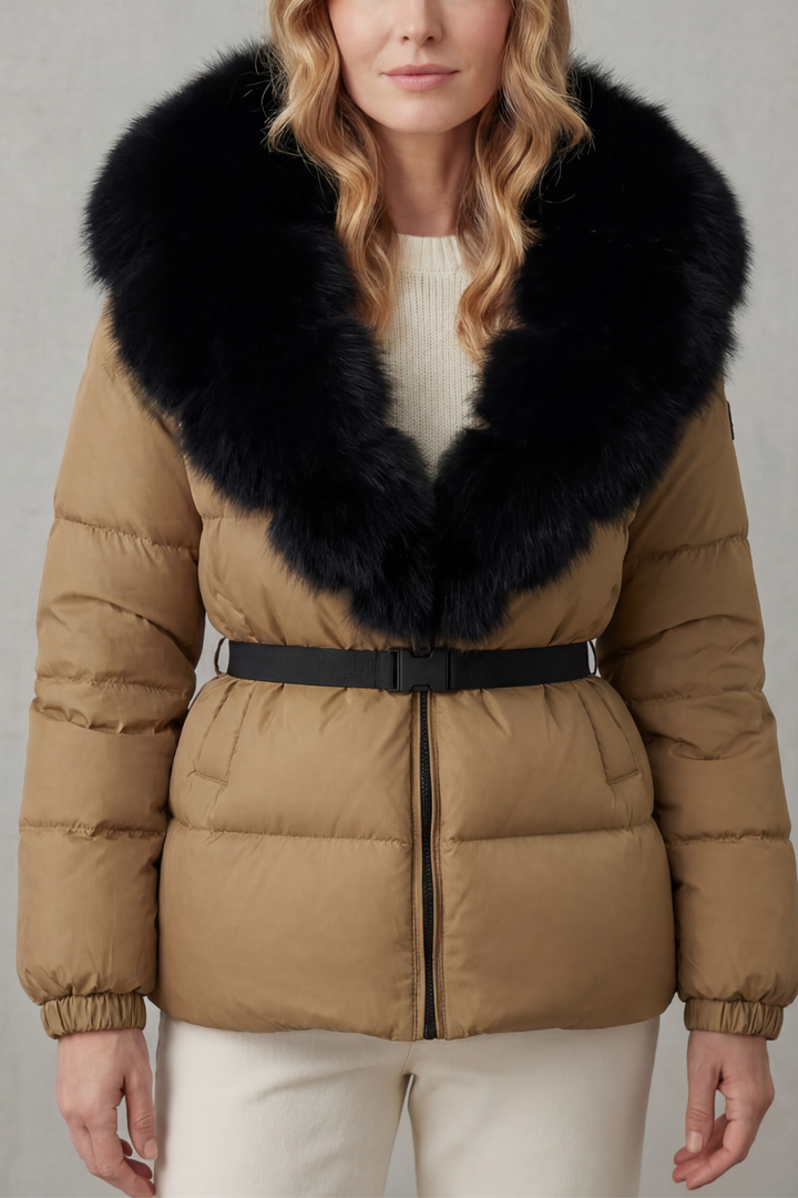 Comfortable women's puffer jacket, quilted design, perfect for chilly autumn days.