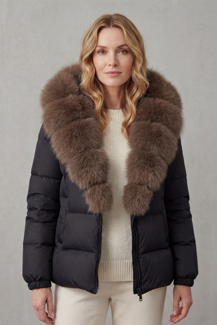 Versatile women's quilted jacket, lightweight puffer for stylish cold-weather outfits.