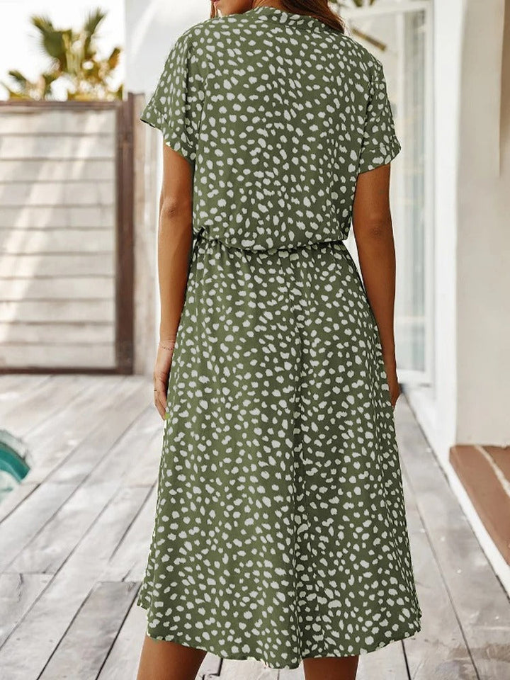 Versatile women's printed midi dress, perfect casual or vacation style, comfortable fit.