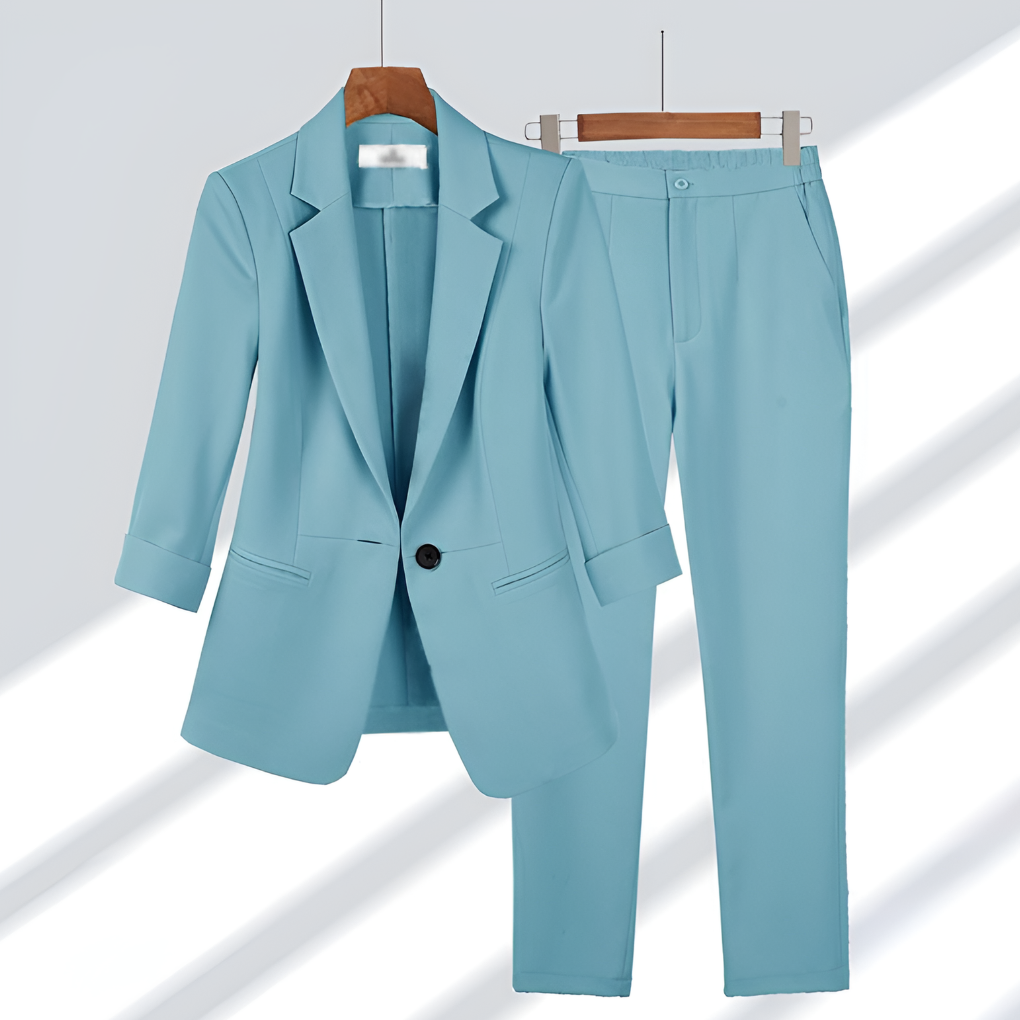 Stylish women's blazer and pants set, a tailored professional outfit perfect for modern businesswomen.