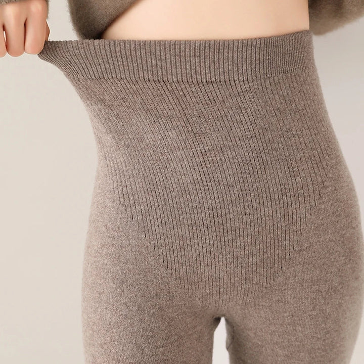 Comfortable women's fine knit pure wool leggings, high waist for a sleek everyday look.