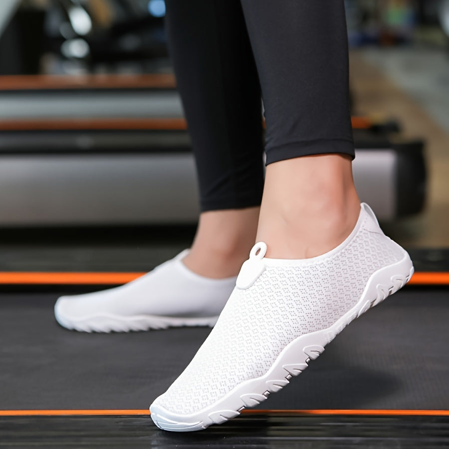 Women's quick dry water shoes, breathable and non-slip, perfect for beach & water sports activities.