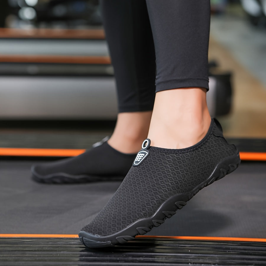 Women's quick-dry beach shoes, non-slip for sand & water sports. Comfortable, breathable aquatic footwear.