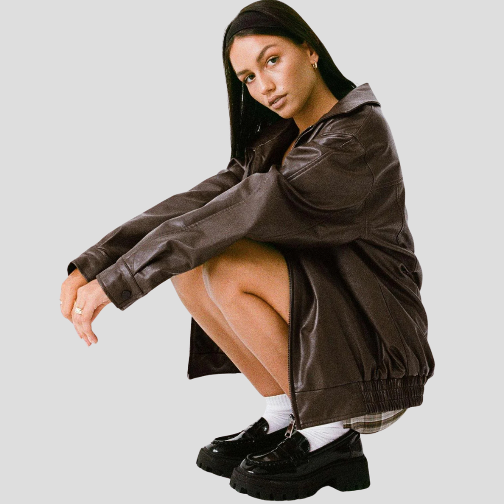 Casual black women's jacket with a relaxed, loose fit. Modern fashion staple, versatile for daily wear.