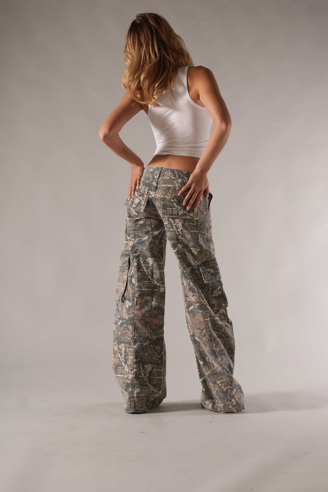 Everyday women's camo utility pants with a relaxed wide-leg fit & practical pockets, perfect for streetwear style.