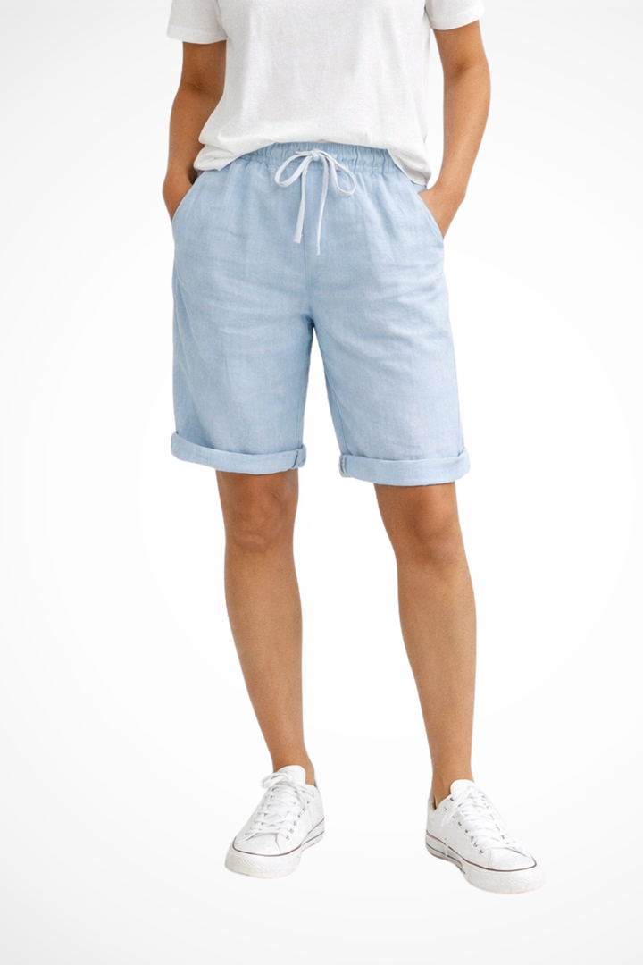 Comfortable women's capri pants with an elastic waist, ideal for relaxed everyday wear or travel.