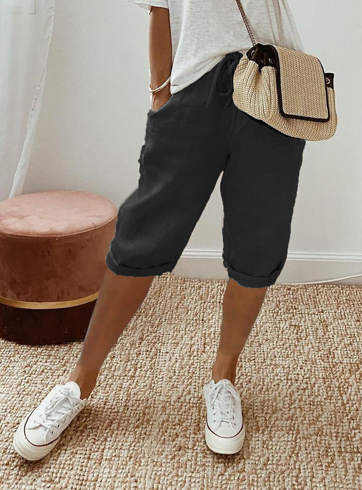 Breathable women's relaxed fit capri pants, offering ultimate comfort for everyday fashion and activities.