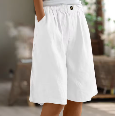 Versatile women's summer shorts, relaxed fit for comfort wear, suitable for many occasions.