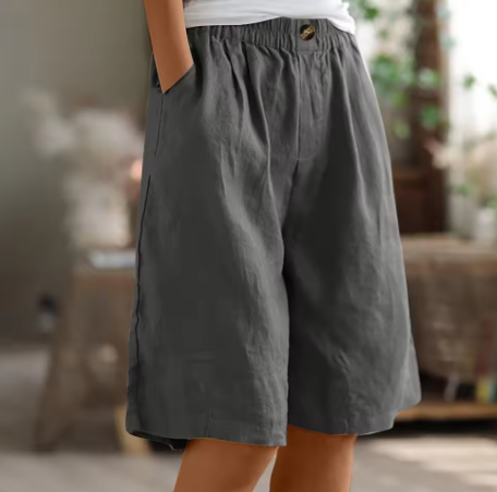 Comfortable wide-leg women's shorts with elastic waist, ideal for summer fashion.