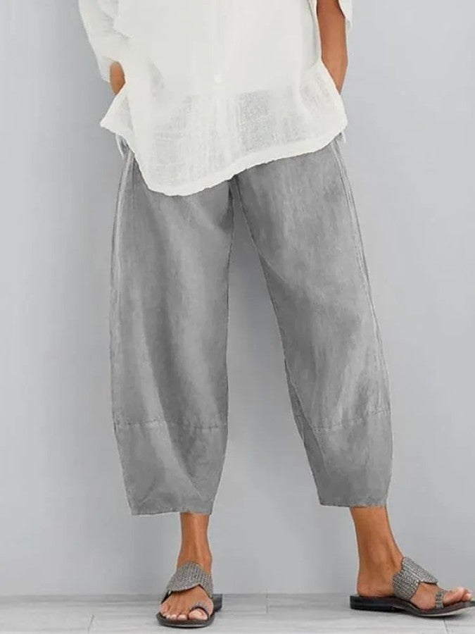 Stylish women's cropped pants with a relaxed fit, ideal for spring fashion, office casual, or travel comfort.