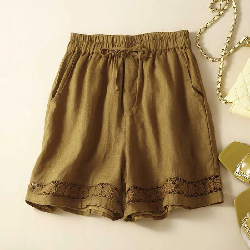 Casual women's elastic waist shorts in a relaxed fit, ideal for summer and everyday style.