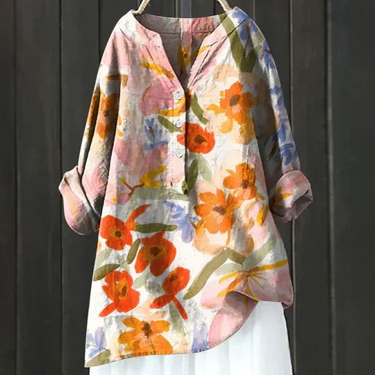 Comfortable women's floral tunic blouse with a vibrant pattern, ideal for relaxed everyday style.
