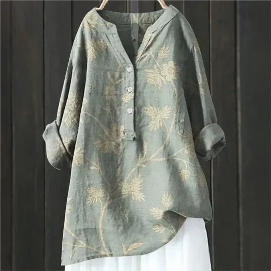 Stay stylish in this comfortable women's relaxed-fit floral tunic, perfect for versatile summer outfits.