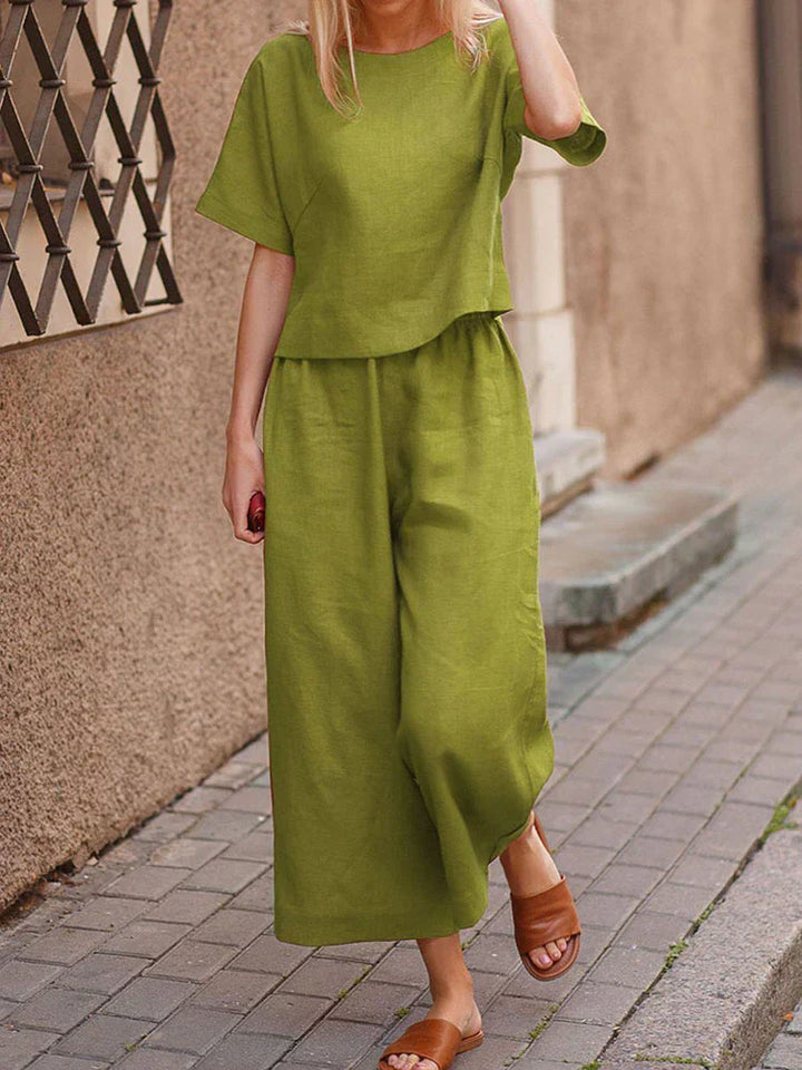 Stylish women's linen two-piece outfit featuring a relaxed fit & wide leg trousers. Perfect for casual summer days.