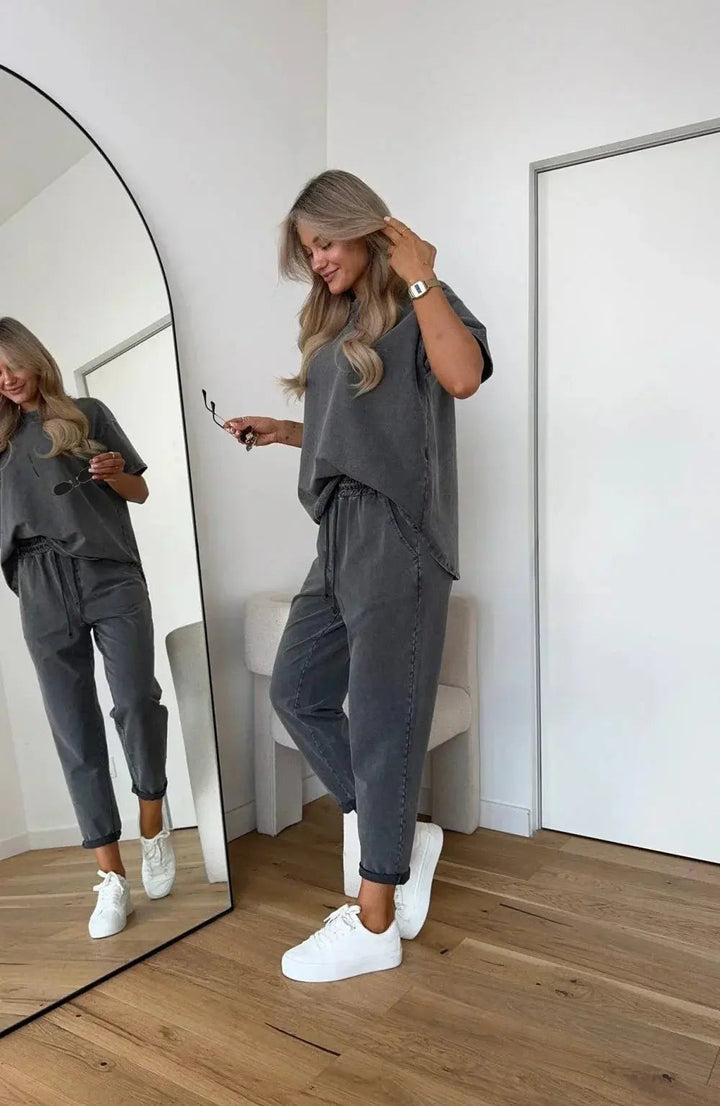 Comfy women's relaxed fit loungewear shorts set, ideal for ultimate relaxation & chic casual summer fashion.