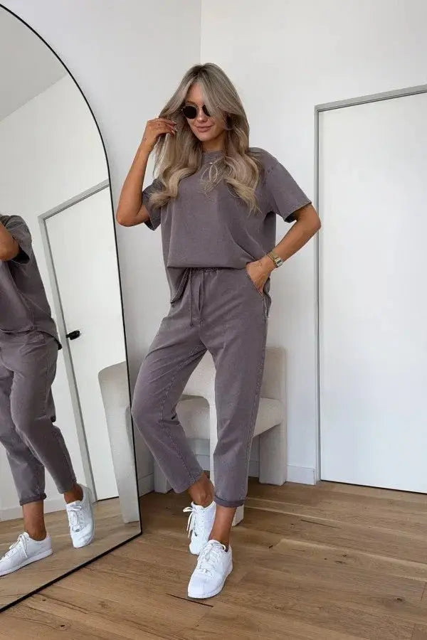 Women's comfy relaxed fit loungewear two-piece set, perfect for home relaxation or chic casual errands.