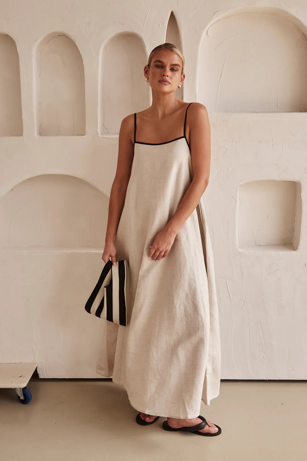 Women's relaxed-fit maxi dress with adjustable straps, perfect for casual summer wear and comfort.