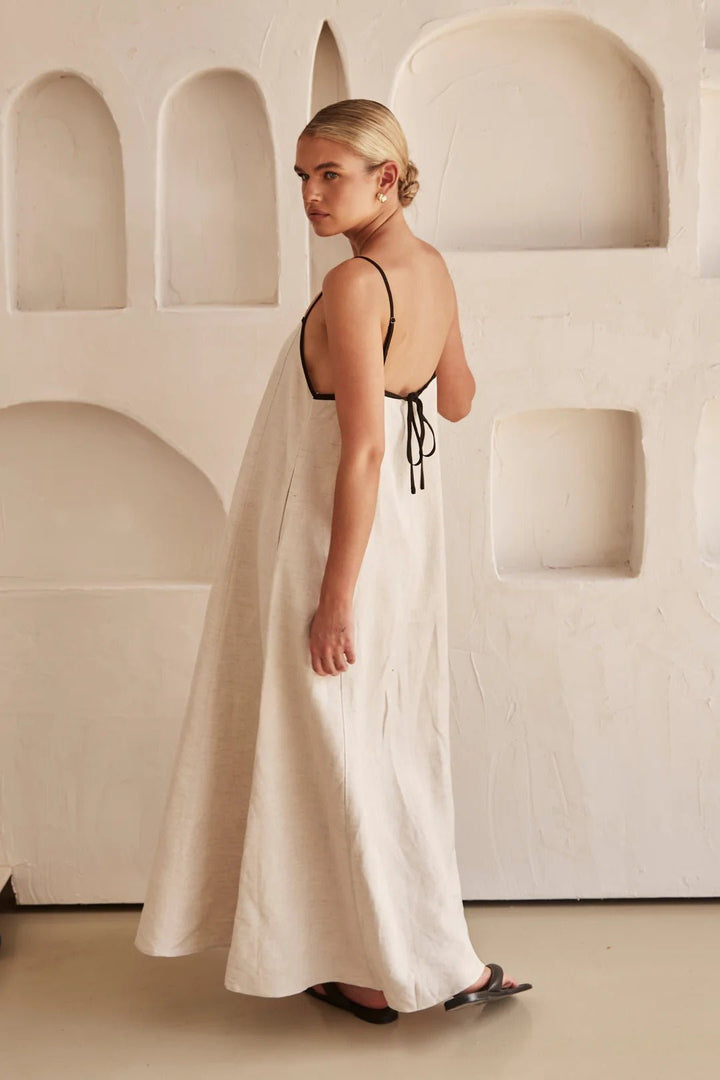 Comfortable women's relaxed-fit maxi dress, versatile for casual wear, beach outings, or vacation style.