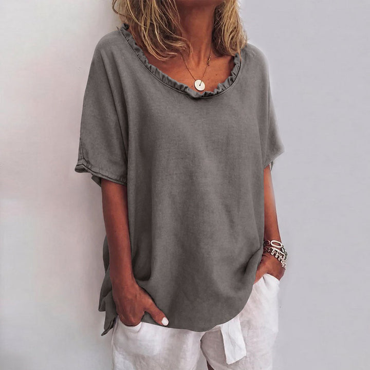 Loose-fit women's short-sleeve blouse with a ruffle neck, perfect for versatile summer and daywear.