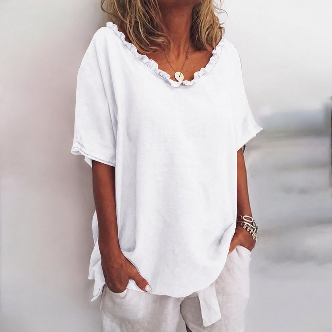 Comfortable women's oversized blouse with a stylish ruffle neck and short sleeves, ideal for casual wear.