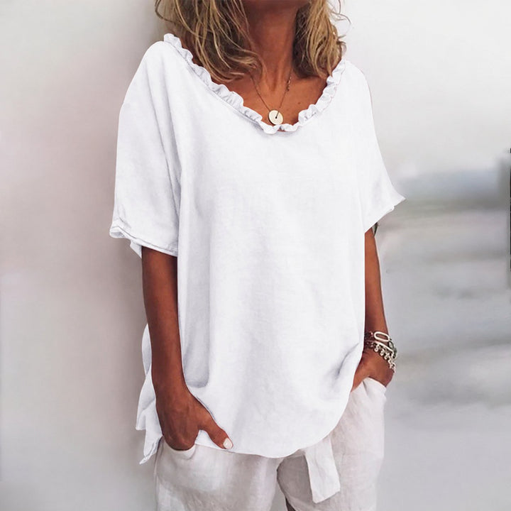 Comfortable women's oversized blouse with a stylish ruffle neck and short sleeves, ideal for casual wear.