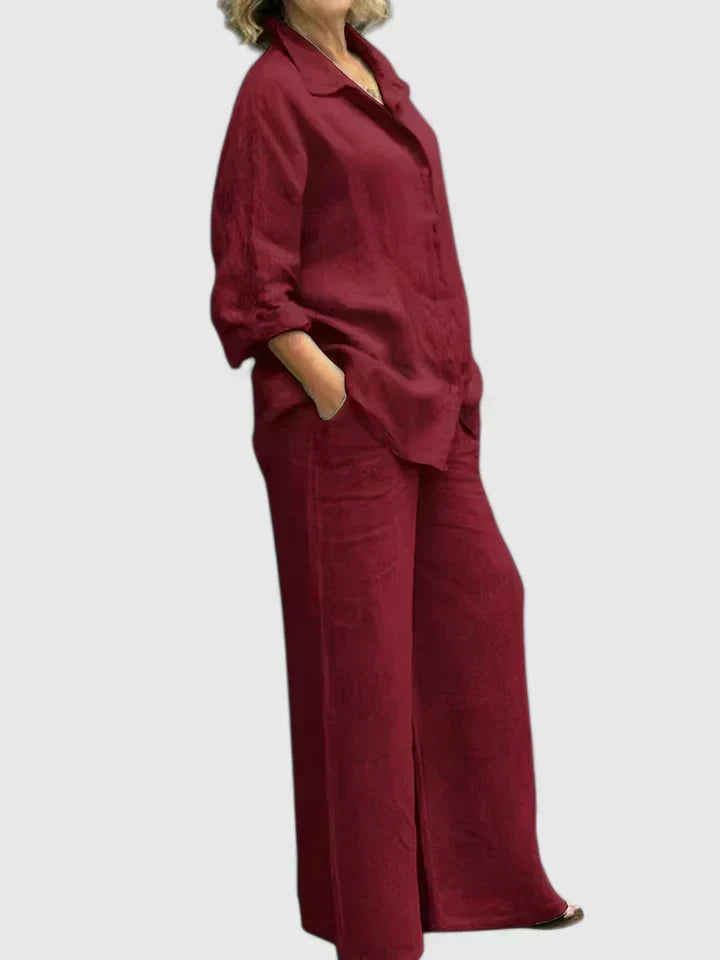 Casual chic women's two-piece set: relaxed shirt and wide leg trousers, a versatile coordinated outfit.