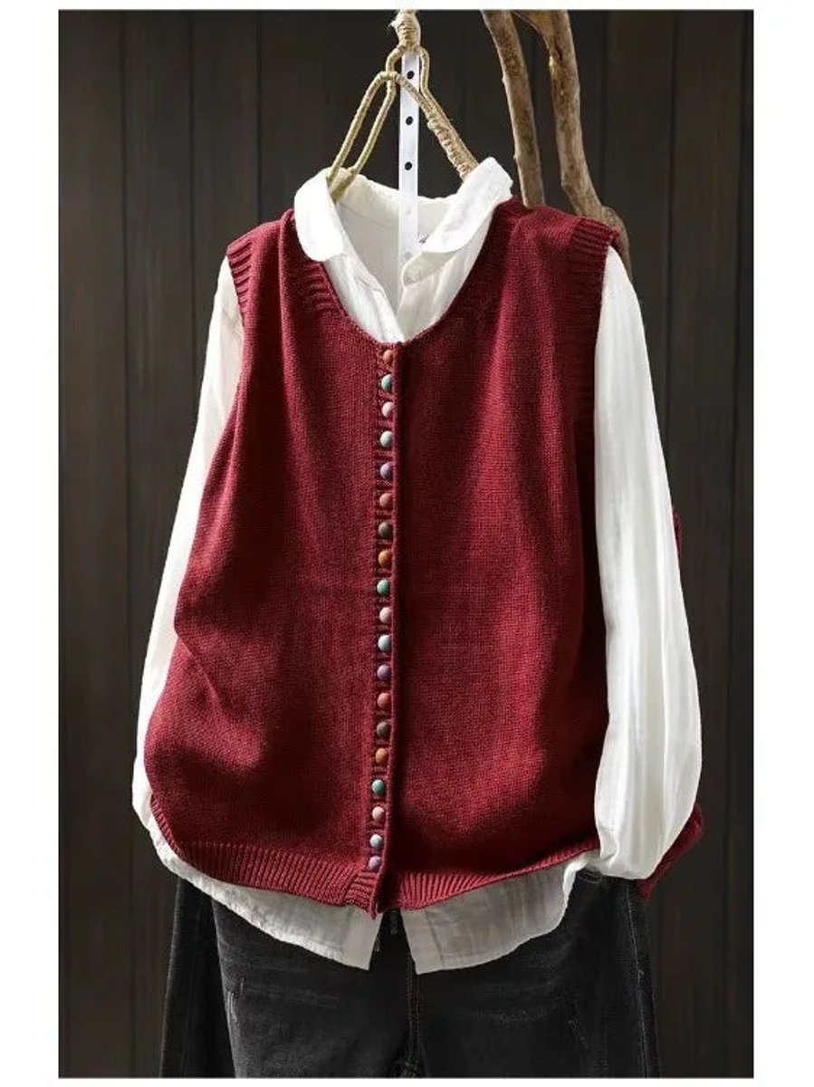 Chic women's sleeveless button-up vest. Versatile relaxed fit for effortless layering in transitional & fall outfits.