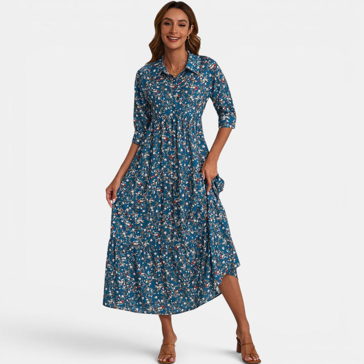 Elegant women's V-neck maxi dress, relaxed fit, featuring a beautiful floral pattern for summer.