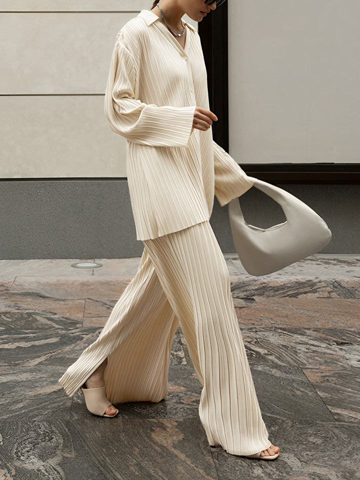 Women's relaxed pleated two-piece set with wide-leg trousers, perfect for elegant and comfortable wear.