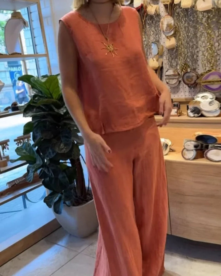 Bohemian women's matching set: relaxed sleeveless top & flowy wide-leg pants. Ideal for resort, vacation, or casual wear.