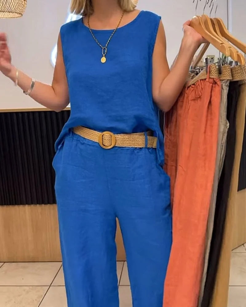 Fashionable women's two-piece set with a relaxed sleeveless top and wide-leg pants. Ideal for casual summer outings.