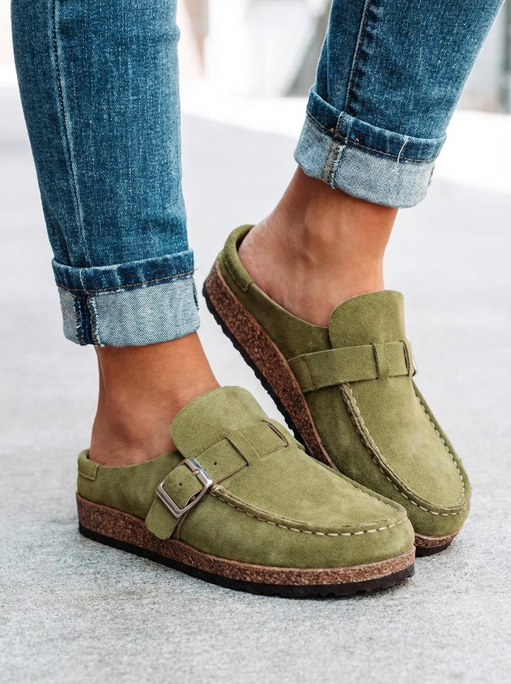 Fashionable women's retro buckle flat mules, versatile slip-on shoes for stylish spring and autumn outfits.