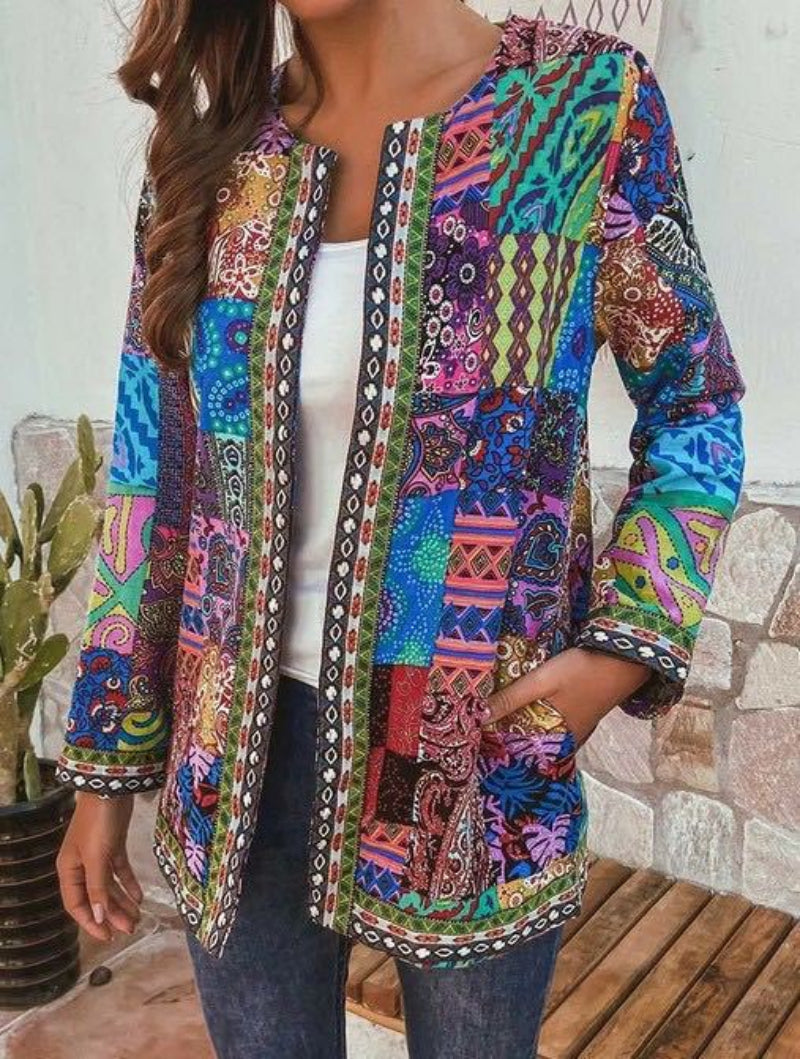 Women's retro knit cardigan, timeless vintage style for elegant layering.