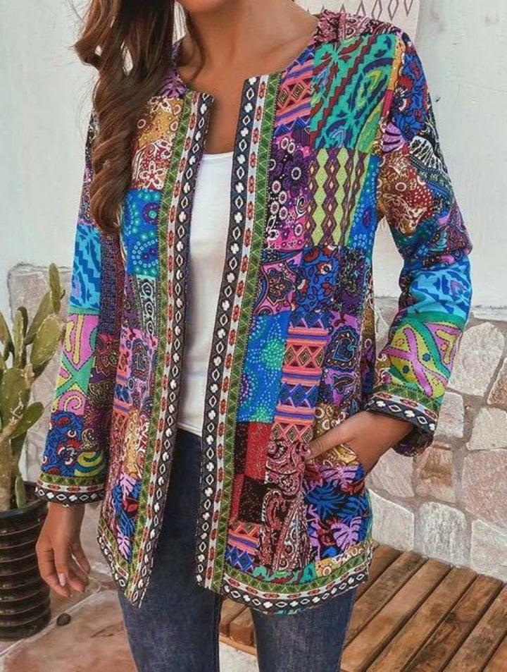 Women's retro knit cardigan, timeless vintage style for elegant layering.
