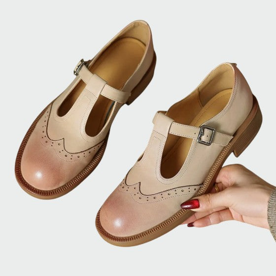 Black Mary Jane flats with strap, comfortable retro women's shoes for fashion.