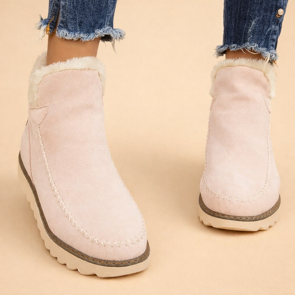 Women's retro platform snow boots in a cozy style, perfect for warmth & comfort in cold winter weather.