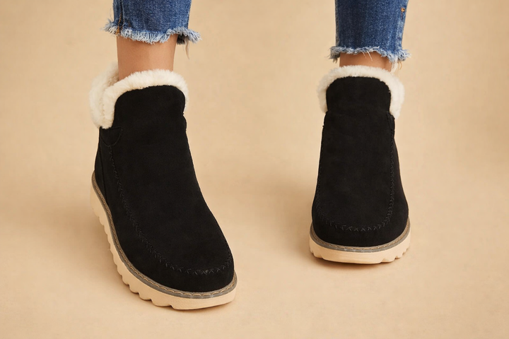 Stylish women's retro platform winter boots, designed for warmth, comfort & snow protection. Ideal cold weather footwear.