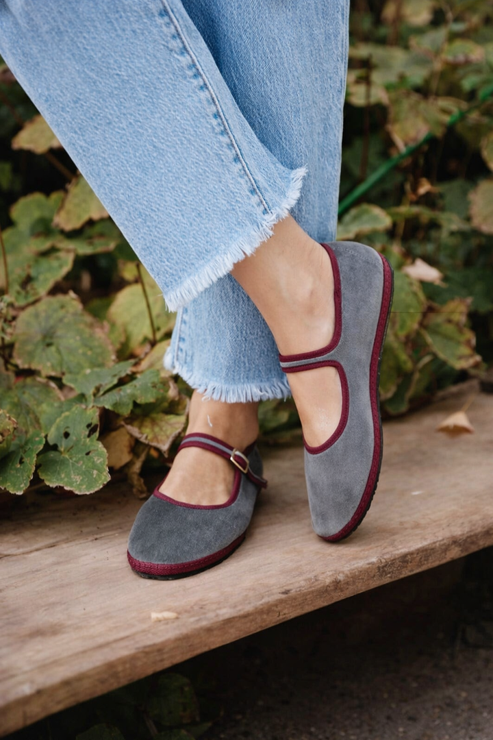 Comfortable women's round toe Mary Jane flats, perfect for everyday wear and versatile styling.