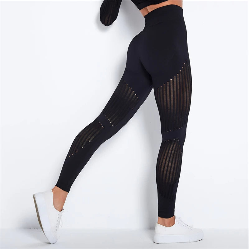 Comfortable women's high-waist seamless leggings for activewear, sculpting fit for gym & everyday.