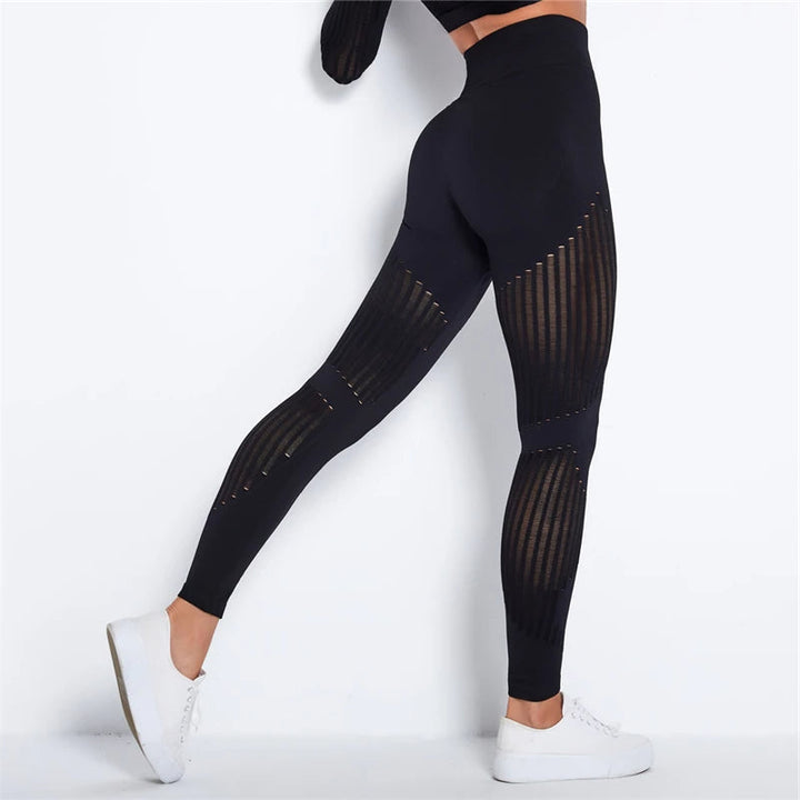 Comfortable women's high-waist seamless leggings for activewear, sculpting fit for gym & everyday.