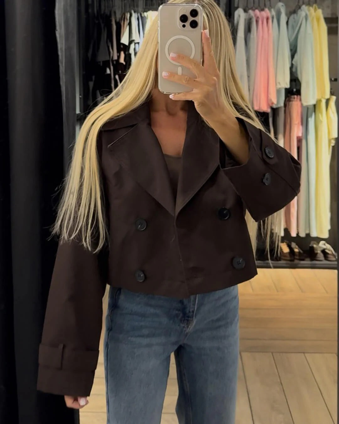 Tailored short double-breasted trench coat for women. Chic coffee outerwear, ideal for smart casual fashion.