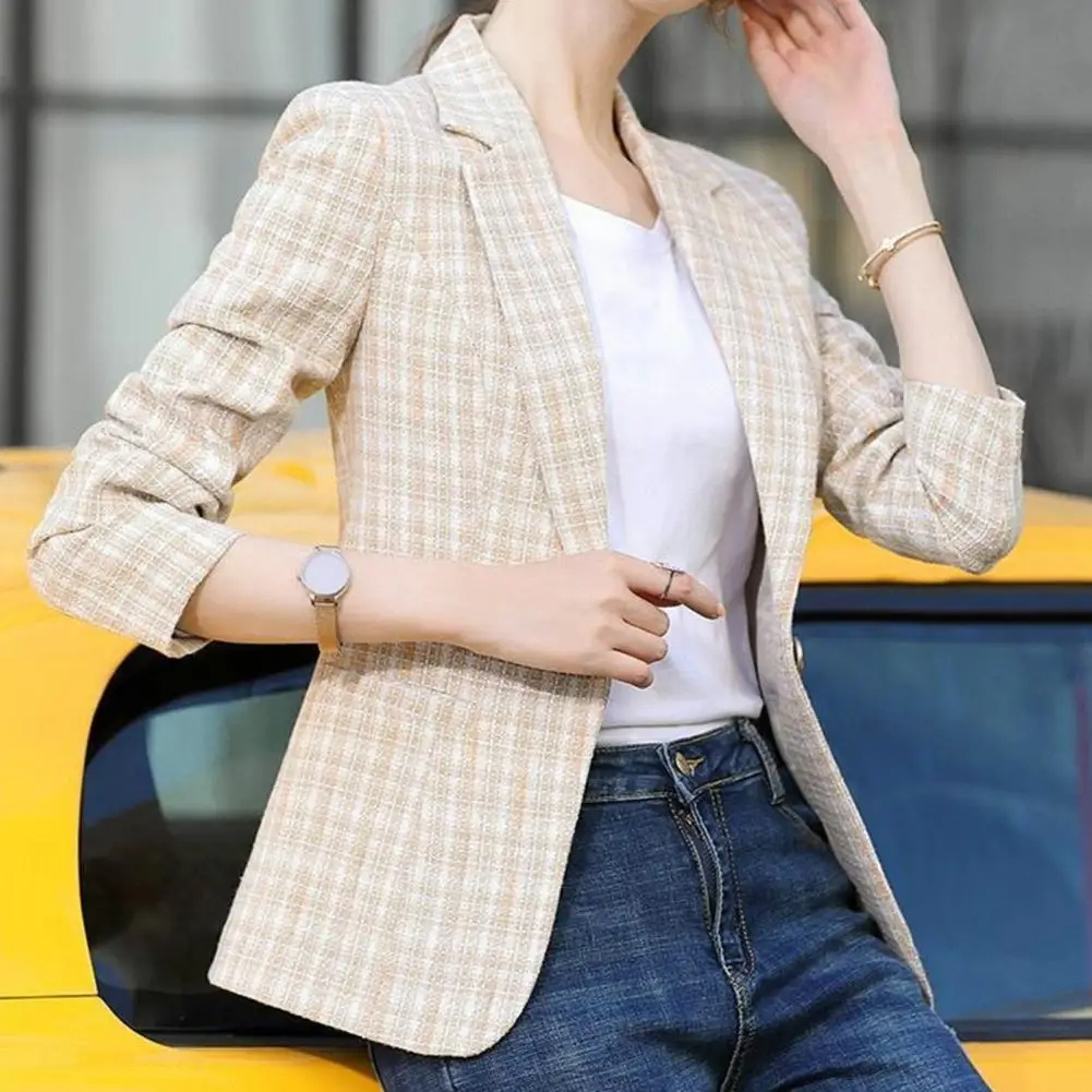 Elegant women's tailored single-button blazer, ideal for sophisticated office wear and business meetings.