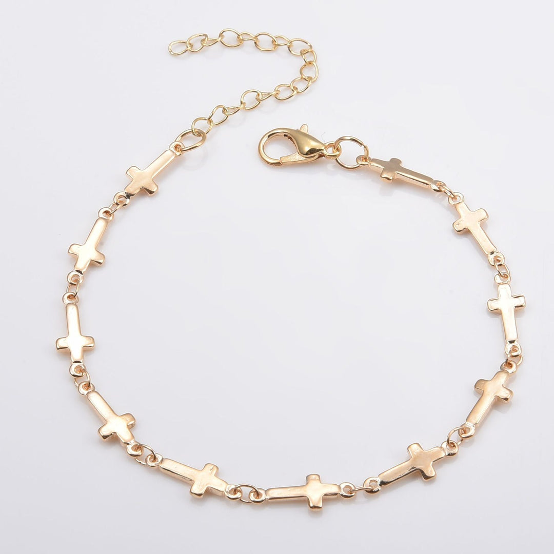 Modern silver snake chain bracelet, adjustable for women, a chic and simple fashion statement.