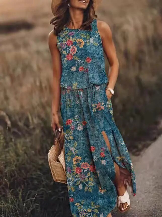 Casual women's summer maxi dress, sleeveless, boho style, featuring a comfortable elastic waist design.